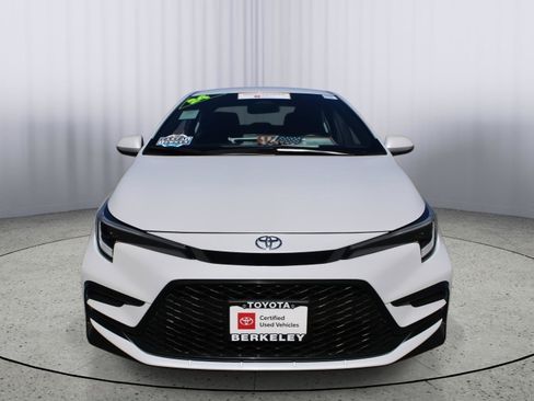Certified 2024 Toyota Corolla SE w/ SE Convenience Package FWD image 3