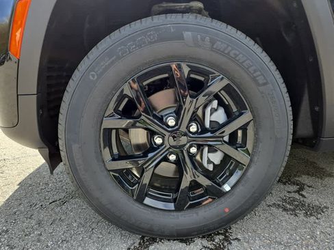 New 2026 Jeep Grand Cherokee Altitude AWD/4WD image 10