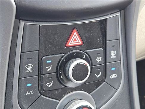 Used 2014 Hyundai Elantra SE w/ Option Group 02 FWD image 11