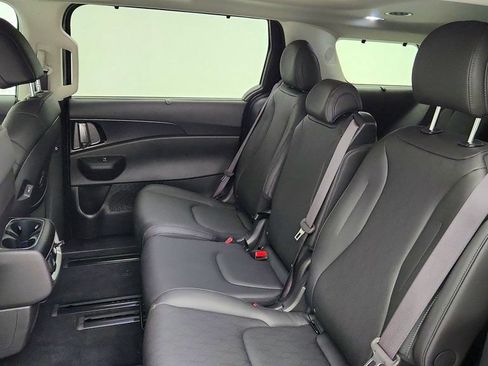 Used 2025 Kia Carnival SX w/ SX Dark Edition Package FWD image 17