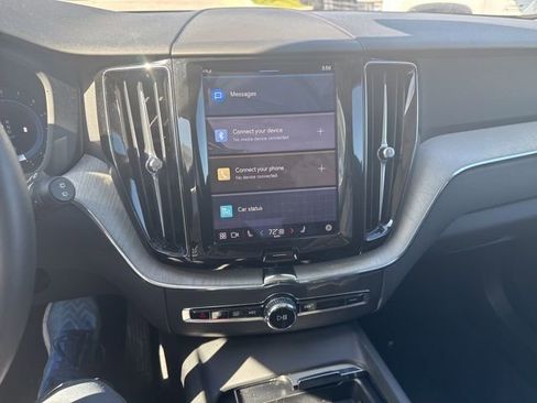 Used 2025 Volvo XC60 B5 Plus image 10