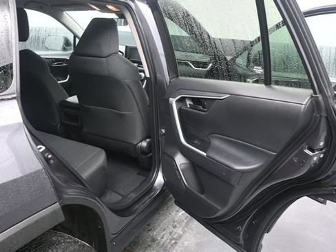 Used 2021 Toyota RAV4 LE w/ Carpet Mat Package (TMS) AWD/4WD image 16