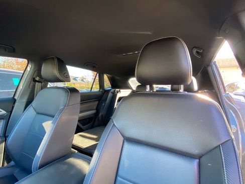 Used 2021 Volkswagen Atlas Cross Sport SE image 16