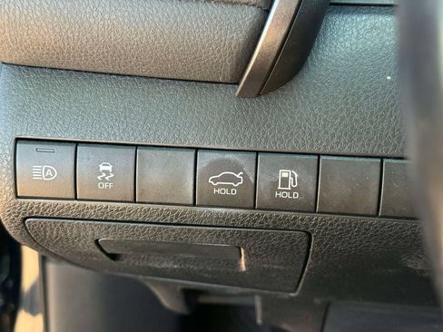 Used 2020 Toyota Camry XLE FWD image 25