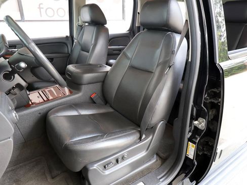Used 2012 Chevrolet Suburban LTZ RWD image 14