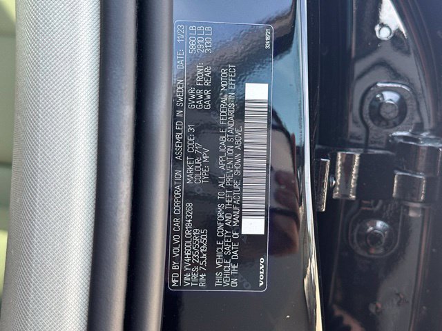 Certified 2024 Volvo XC60 T8 Plus w/ Climate Package AWD/4WD image 32