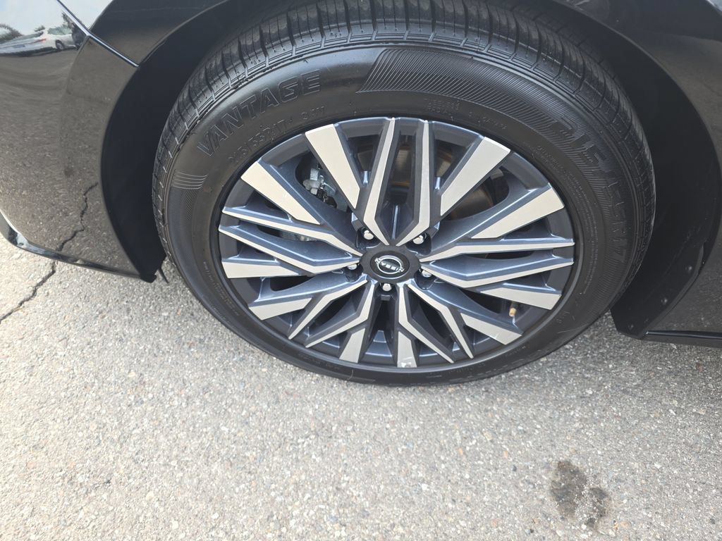 Used 2025 Nissan Altima 2.5 SV FWD image 24
