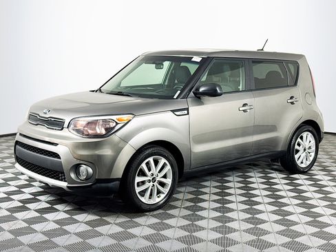 Used 2019 Kia Soul + image 4