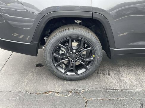 New 2025 Jeep Grand Cherokee L Limited image 13