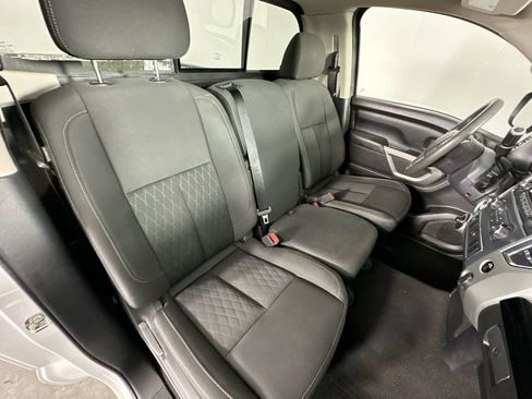 Used 2017 Nissan Titan SV AWD/4WD image 13