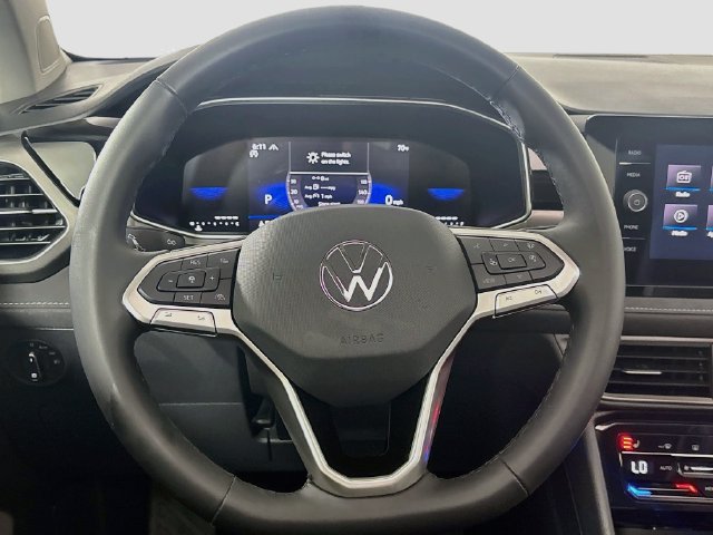 Certified 2025 Volkswagen Taos SE AWD/4WD image 11
