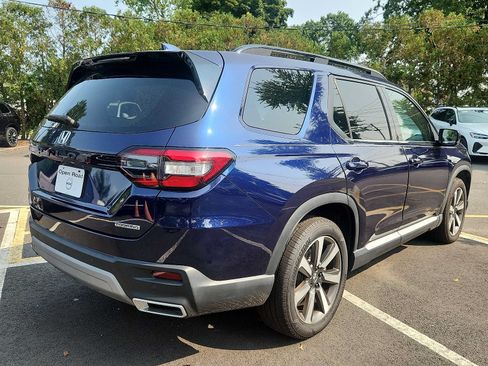 Used 2024 Honda Pilot Touring image 6