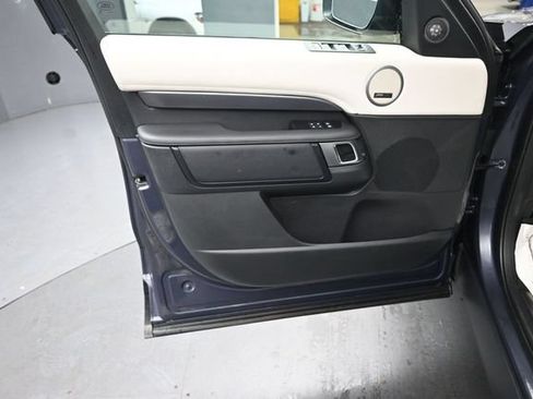 Used 2024 Land Rover Discovery Metropolitan Edition AWD/4WD image 22