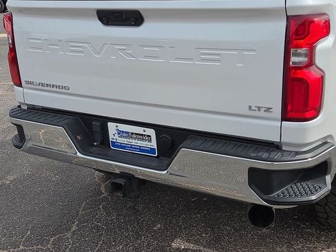 Used 2024 Chevrolet Silverado 2500 LTZ w/ LTZ Premium Package AWD/4WD image 16