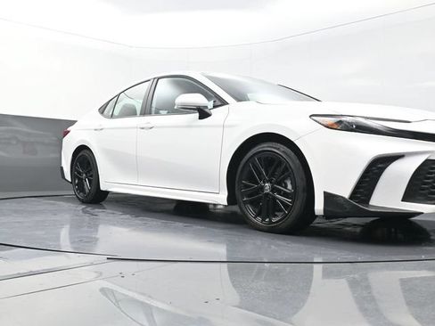 Used 2026 Toyota Camry SE FWD image 31