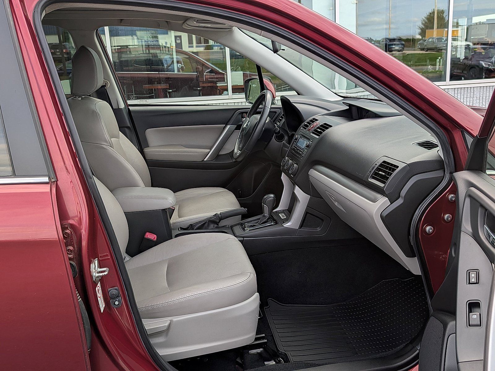 Used 2015 Subaru Forester 2.5i Touring AWD/4WD image 10