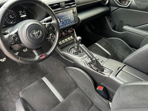 Used 2022 Toyota GR86 Premium image 13