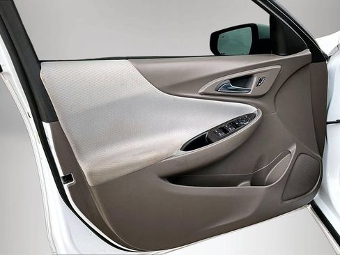 Used 2020 Chevrolet Malibu LT FWD image 19