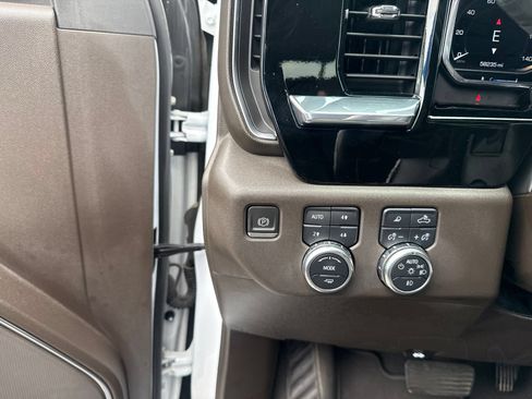 Used 2024 GMC Sierra 1500 SLT AWD/4WD image 19