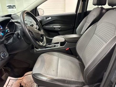 Used 2017 Ford Escape SE w/ SE Sport Appearance Package AWD/4WD image 23