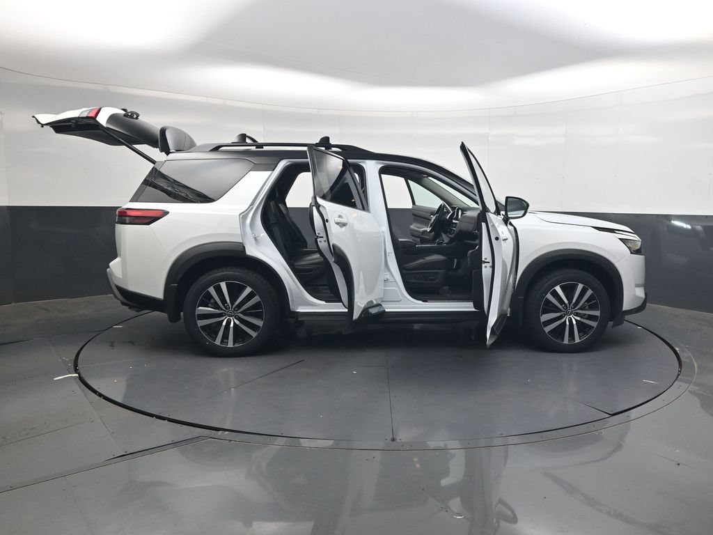 Used 2025 Nissan Pathfinder Platinum FWD image 48