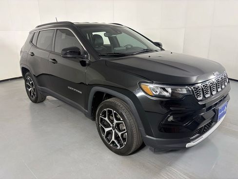 Used 2025 Jeep Compass Limited AWD/4WD image 2