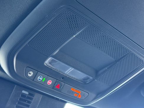 Used 2025 Chevrolet Traverse Z71 image 26