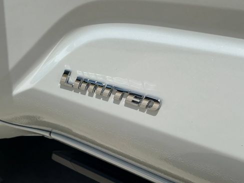 Used 2025 Toyota Tacoma Limited AWD/4WD image 15