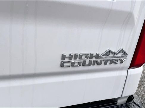 Used 2020 Chevrolet Silverado 1500 High Country w/ Technology Package image 10