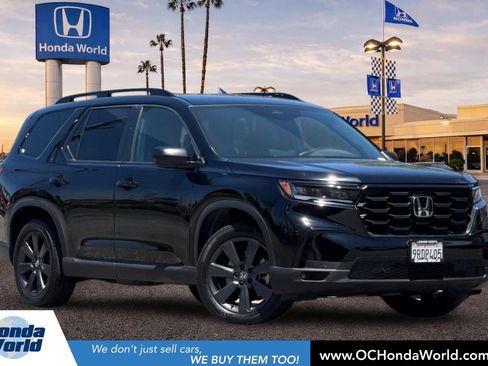 Used 2025 Honda Pilot Sport image 1