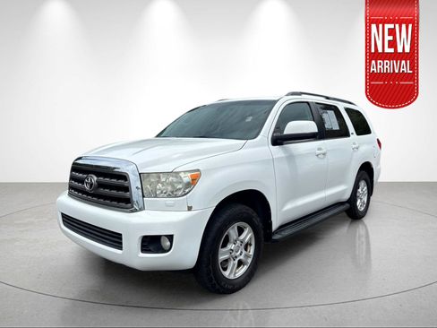 Used 2016 Toyota Sequoia SR5 RWD image 1