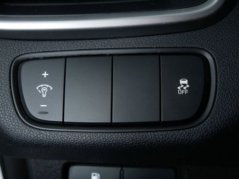 Used 2017 Kia Sorento LX w/ LX Convenience Package image 19