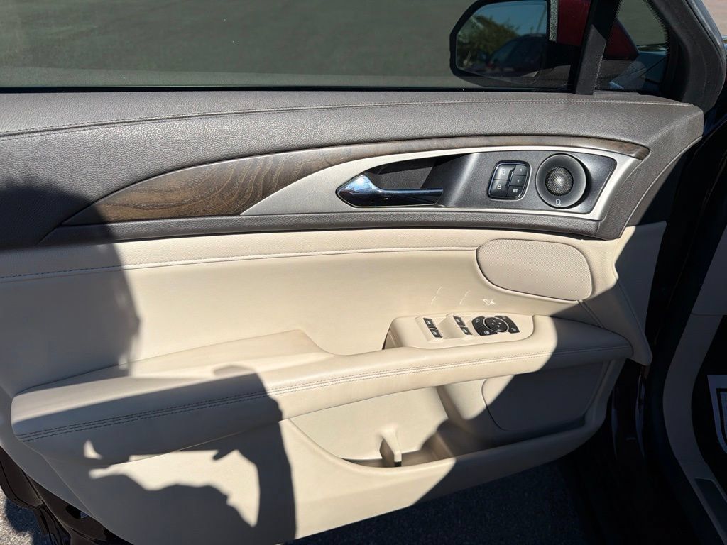 Used 2018 Lincoln MKZ Reserve w/ Magnetic Appearance Package FWD image 12