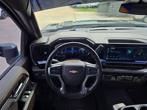 Used 2024 Chevrolet Silverado 2500 LT AWD/4WD image 18