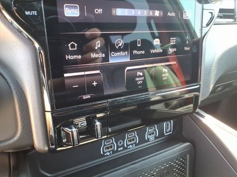 New 2026 RAM 1500 Laramie AWD/4WD image 32