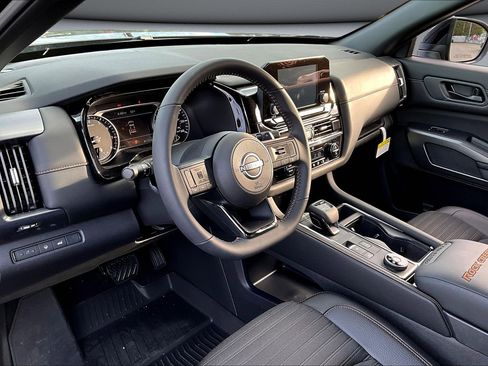 New 2025 Nissan Pathfinder Rock Creek image 7
