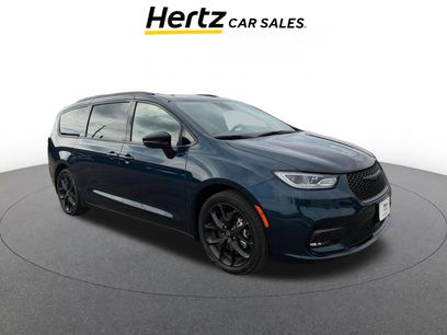 Used 2025 Chrysler Pacifica Limited