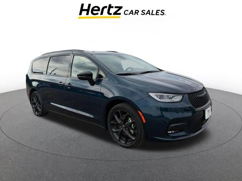 Used 2025 Chrysler Pacifica Limited image 1