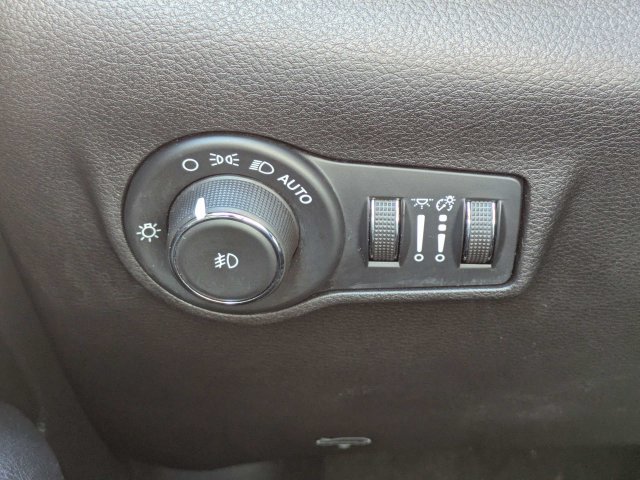 Used 2025 Jeep Compass Trailhawk AWD/4WD image 24