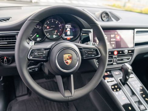 New 2026 Porsche Macan image 15