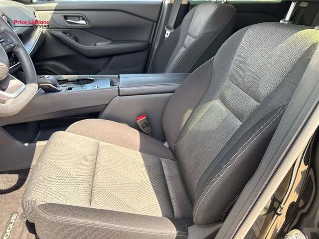 Certified 2024 Nissan Rogue SV FWD image 16