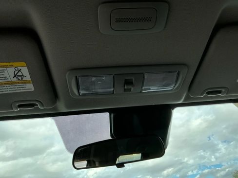 Used 2022 Nissan Frontier SV w/ Technology Package image 16