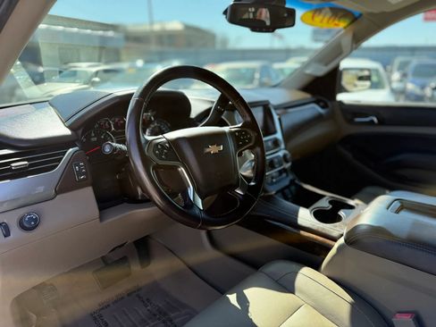 Used 2019 Chevrolet Suburban LT RWD image 17