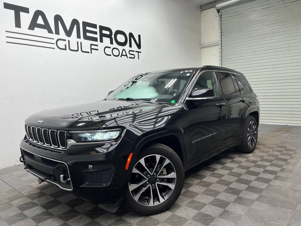Used 2022 Jeep Grand Cherokee Overland w/ Luxury Tech Group IV AWD/4WD image 2