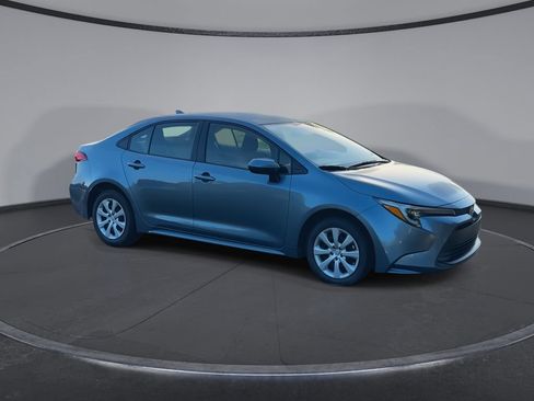 Used 2025 Toyota Corolla LE FWD image 2
