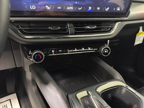 Used 2024 Chevrolet Equinox EV RS FWD image 23