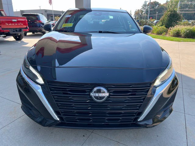 Used 2025 Nissan Altima 2.5 SV FWD image 2
