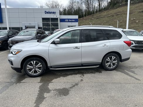 Used 2020 Nissan Pathfinder SV image 21