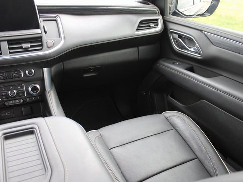 Used 2021 GMC Yukon SLT w/ SLT Premium Package image 37