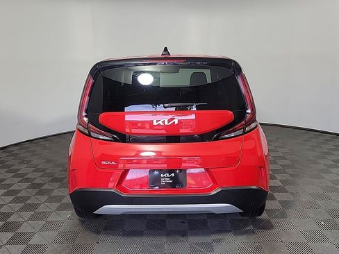 Used 2023 Kia Soul LX w/ LX Technology Package FWD image 5
